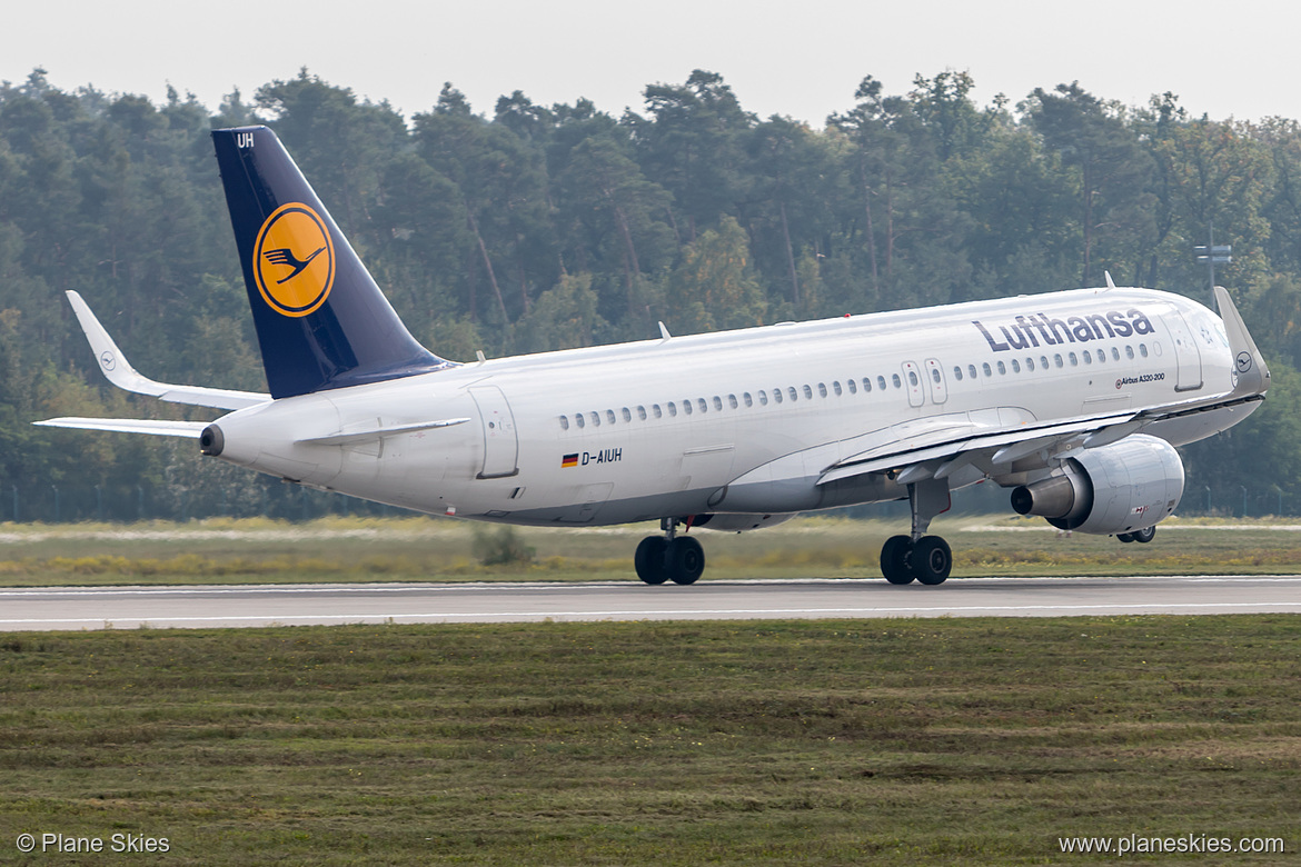Lufthansa Airbus A320-200 D-AIUH at Frankfurt am Main International Airport (EDDF/FRA) Lufthansa Airbus A320-200 D-AIUH at Frankfurt am Main International Airport (EDDF/FRA)