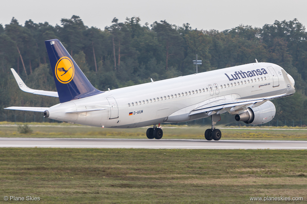 Lufthansa Airbus A320-200 D-AIUM at Frankfurt am Main International Airport (EDDF/FRA) Lufthansa Airbus A320-200 D-AIUM at Frankfurt am Main International Airport (EDDF/FRA)