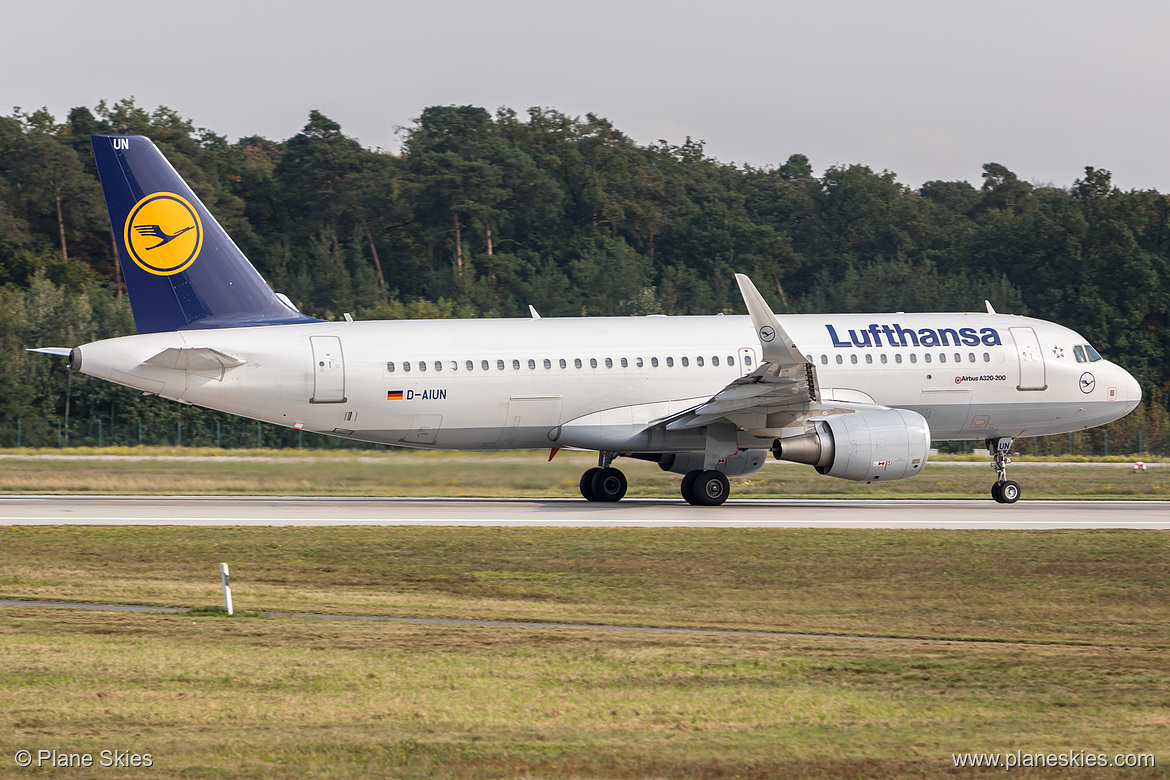 Lufthansa Airbus A320-200 D-AIUN at Frankfurt am Main International Airport (EDDF/FRA) Lufthansa Airbus A320-200 D-AIUN at Frankfurt am Main International Airport (EDDF/FRA)