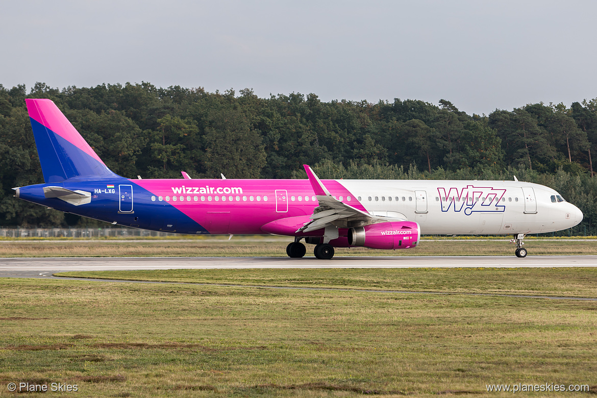 Wizz Air Airbus A321-200 HA-LXG at Frankfurt am Main International Airport (EDDF/FRA) Wizz Air Airbus A321-200 HA-LXG at Frankfurt am Main International Airport (EDDF/FRA)