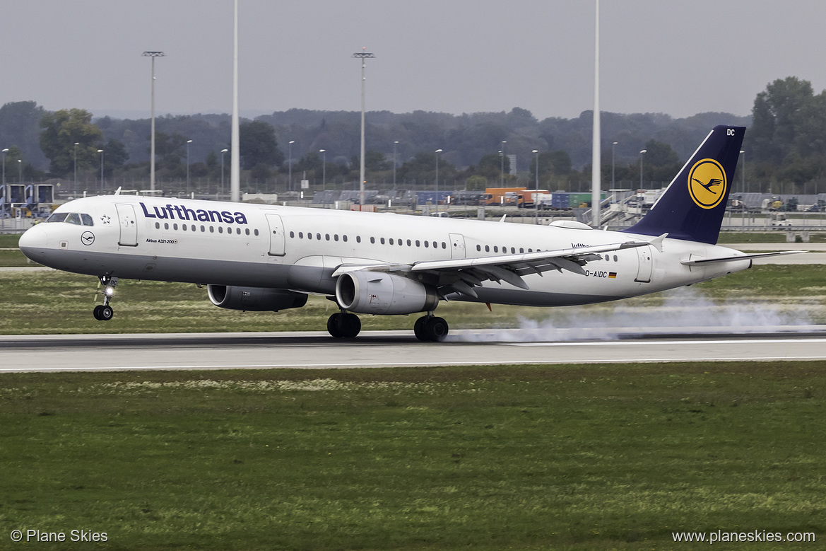 Lufthansa Airbus A321-200 D-AIDC at Munich International Airport (EDDM/MUC) Lufthansa Airbus A321-200 D-AIDC at Munich International Airport (EDDM/MUC)