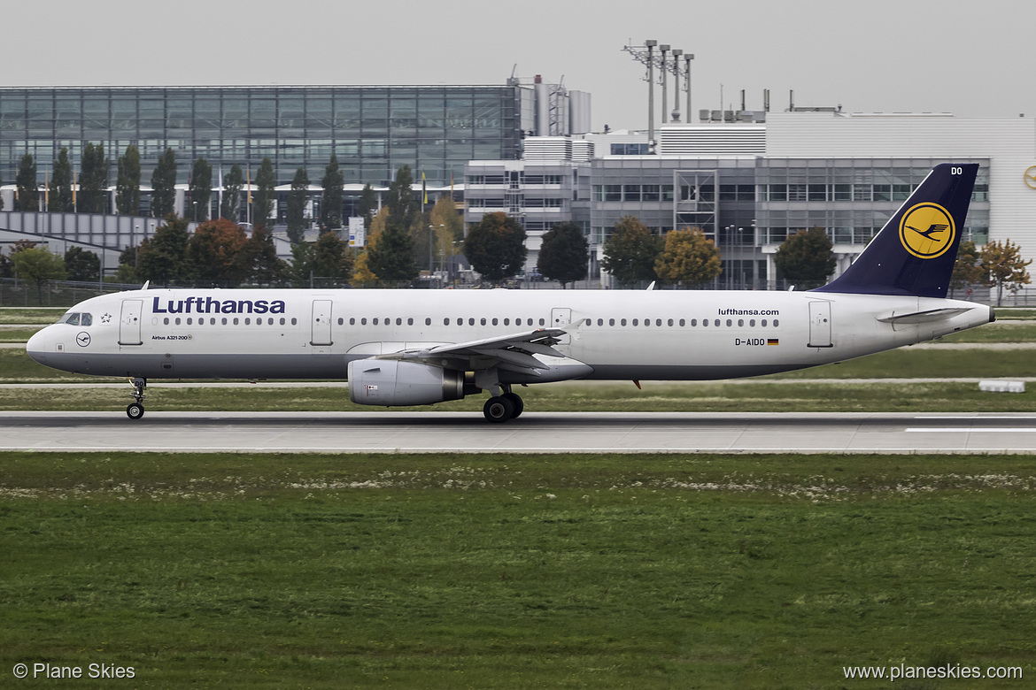 Lufthansa Airbus A321-200 D-AIDO at Munich International Airport (EDDM/MUC)
