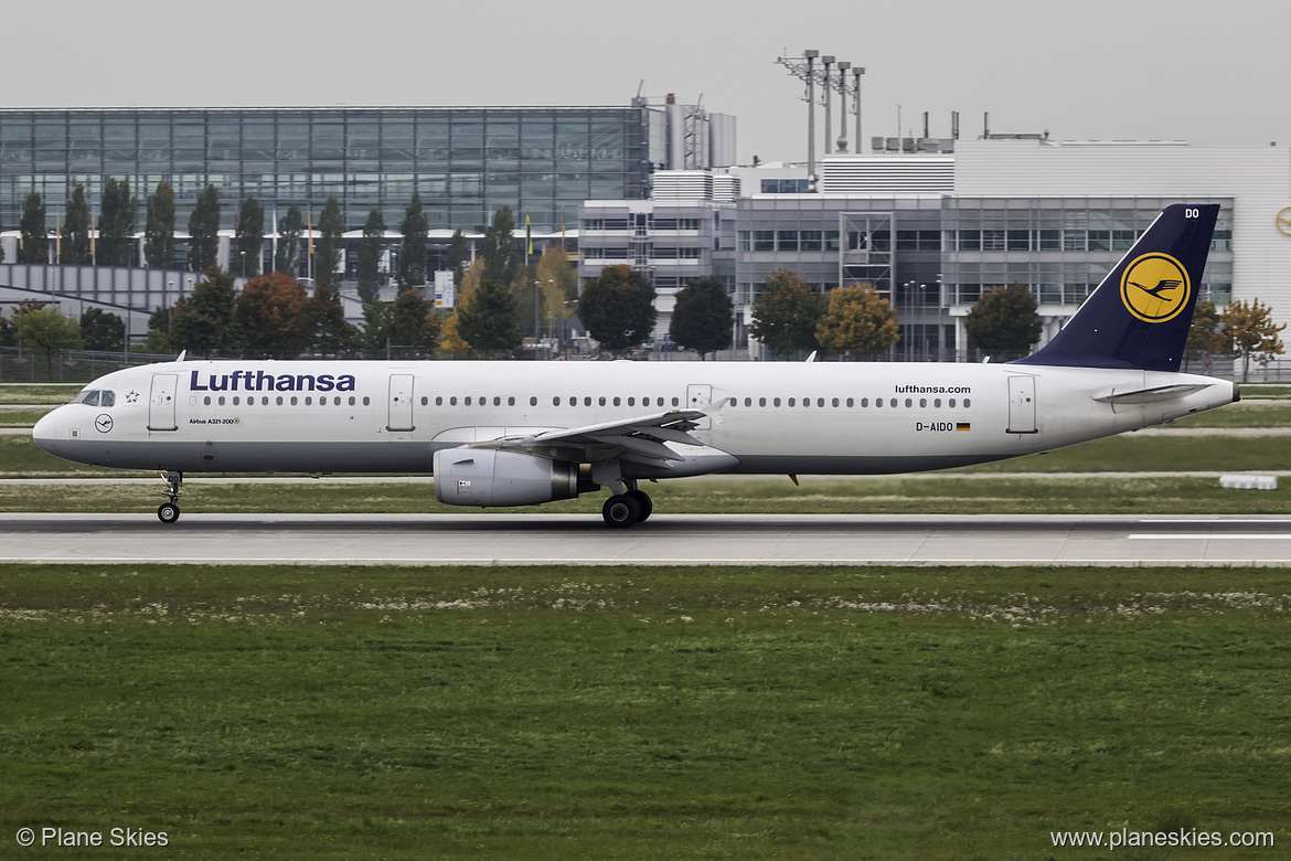 Lufthansa Airbus A321-200 D-AIDO at Munich International Airport (EDDM/MUC) Lufthansa Airbus A321-200 D-AIDO at Munich International Airport (EDDM/MUC)
