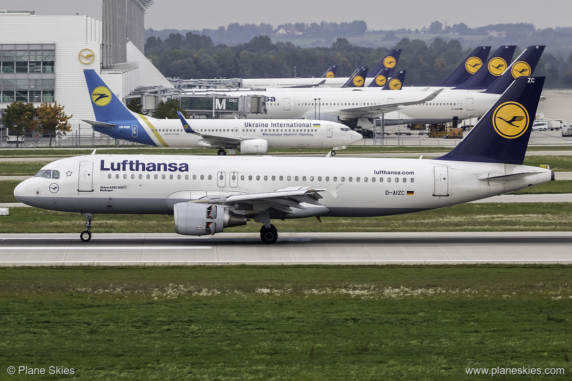 Lufthansa Airbus A320-200 D-AIZC at Munich International Airport (EDDM/MUC) Lufthansa Airbus A320-200 D-AIZC at Munich International Airport (EDDM/MUC)