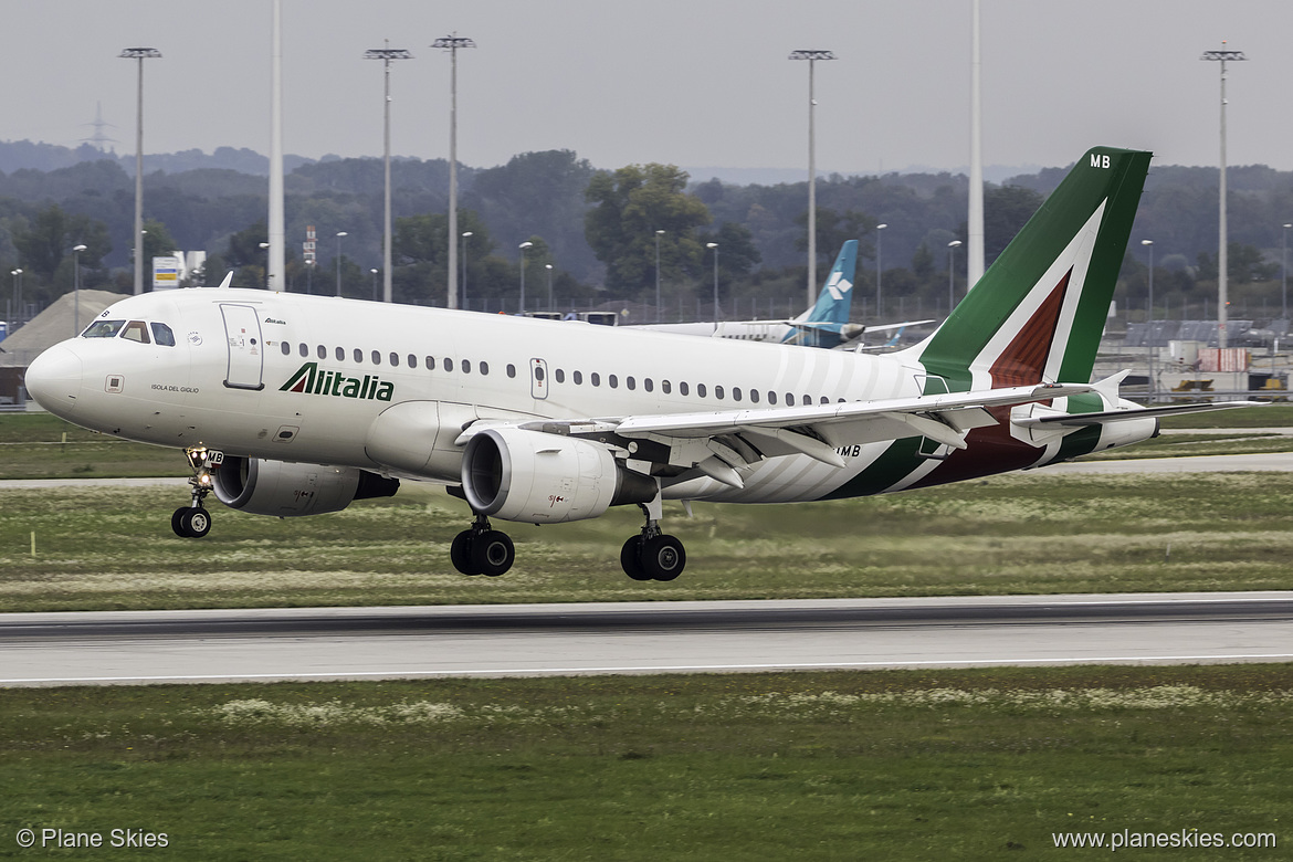 Alitalia Airbus A319-100 EI-IMB at Munich International Airport (EDDM/MUC) Alitalia Airbus A319-100 EI-IMB at Munich International Airport (EDDM/MUC)