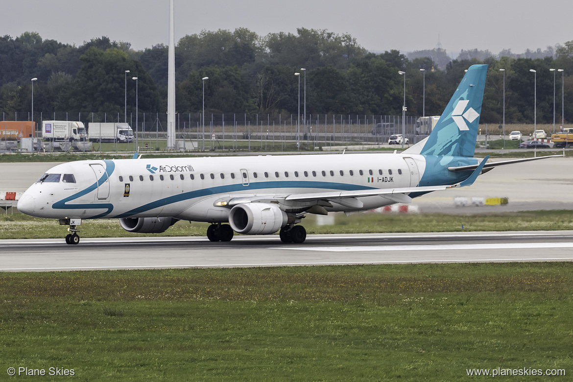 Air Dolomiti Embraer ERJ-195 I-ADJK at Munich International Airport (EDDM/MUC) Air Dolomiti Embraer ERJ-195 I-ADJK at Munich International Airport (EDDM/MUC)