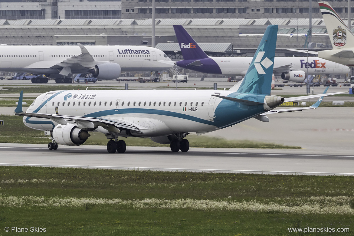 Air Dolomiti Embraer ERJ-195 I-ADJR at Munich International Airport (EDDM/MUC) Air Dolomiti Embraer ERJ-195 I-ADJR at Munich International Airport (EDDM/MUC)