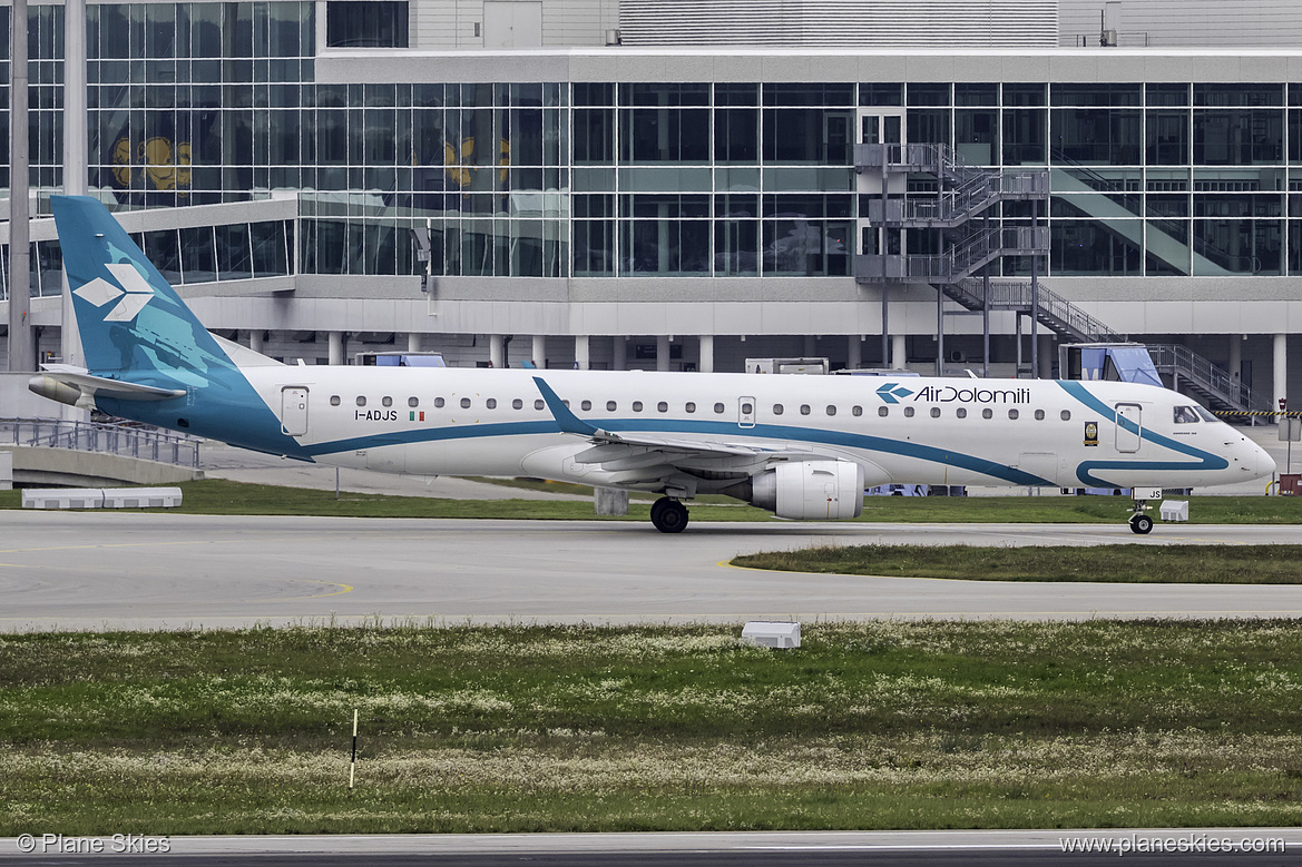 Air Dolomiti Embraer ERJ-195 I-ADJS at Munich International Airport (EDDM/MUC)