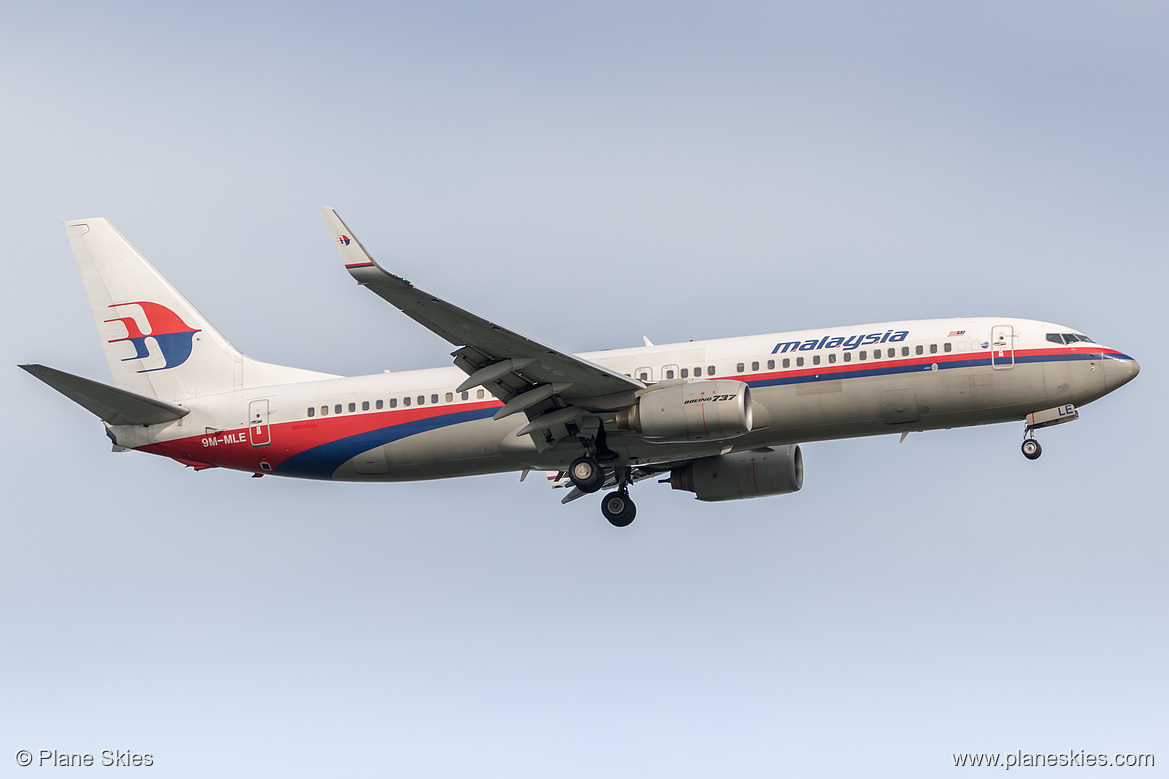 Malaysia Airlines Boeing 737-800 9M-MLE at Singapore Changi Airport (WSSS/SIN)