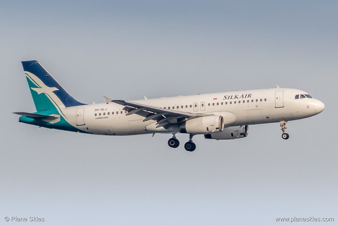 SilkAir Airbus A320-200 9V-SLJ at Singapore Changi Airport (WSSS/SIN)