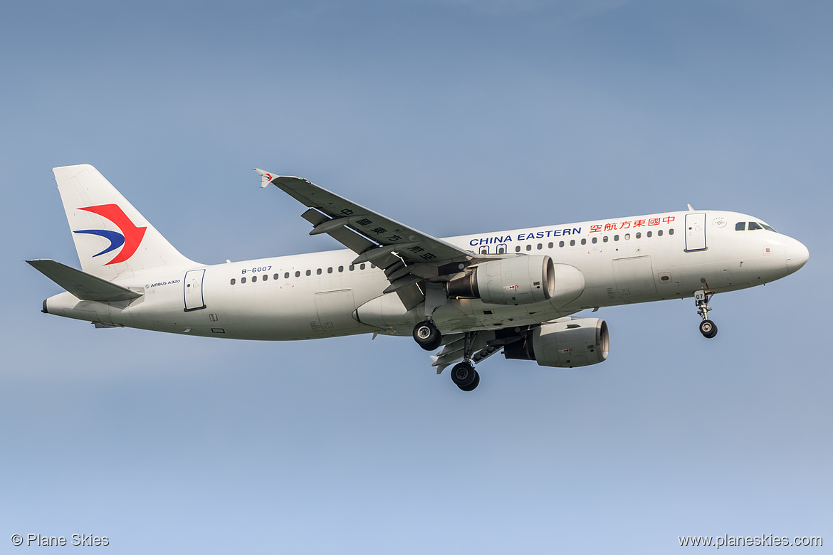 China Eastern Airlines Airbus A320-200 B-6007 at Singapore Changi Airport (WSSS/SIN)