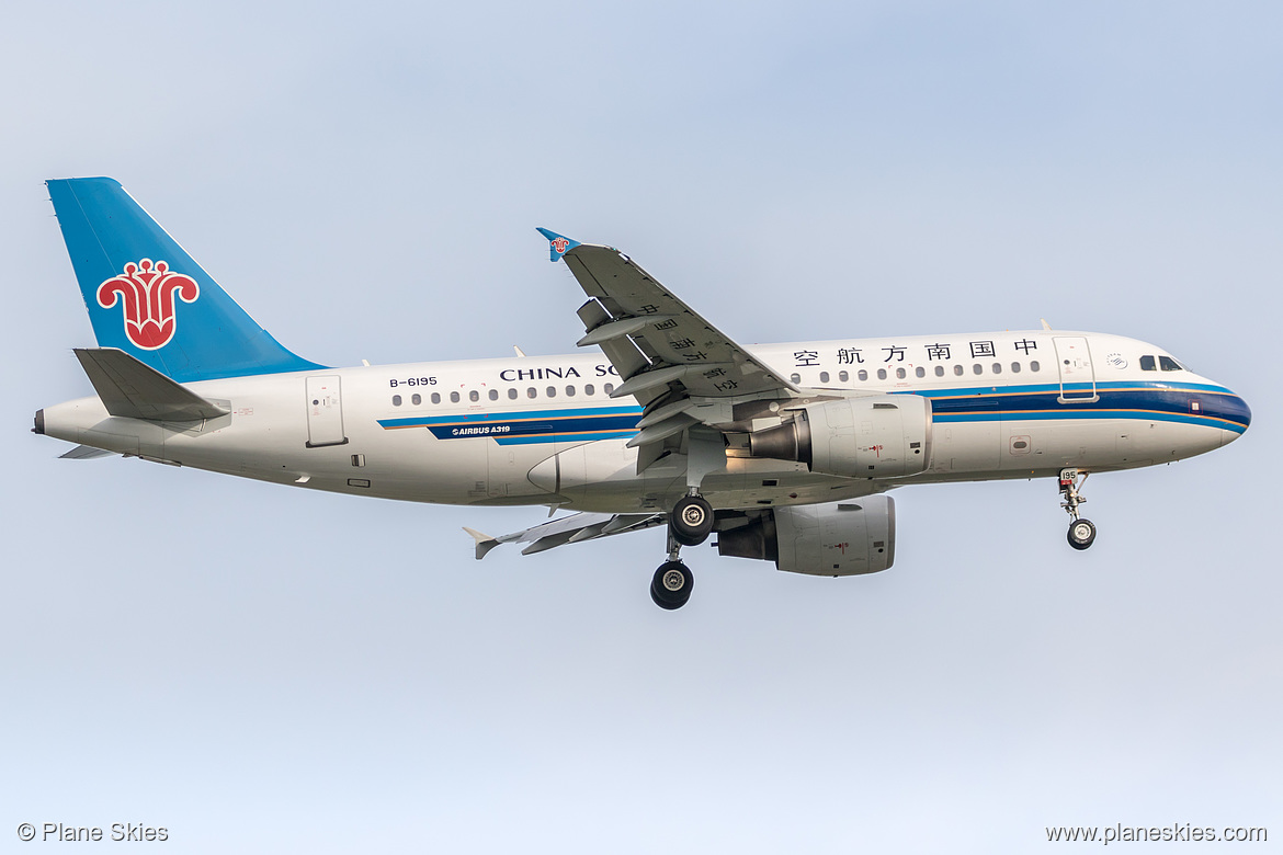 China Southern Airlines Airbus A319-100 B-6195 at Singapore Changi Airport (WSSS/SIN)