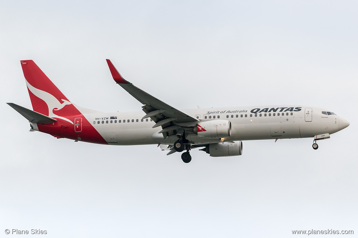Qantas Boeing 737-800 VH-VZW at Singapore Changi Airport (WSSS/SIN)