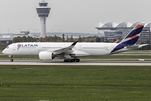 Qatar Airways Airbus A350-900 A7-AMA at Munich International Airport (EDDM/MUC)