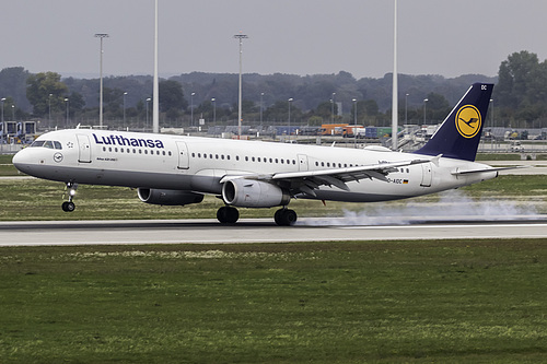 Lufthansa Airbus A321-200 D-AIDC at Munich International Airport (EDDM/MUC)