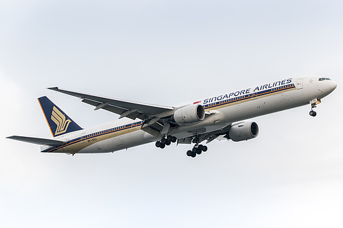 Singapore Airlines Boeing 777-300 9V-SYJ at Singapore Changi Airport (WSSS/SIN) Singapore Airlines Boeing 777-300 9V-SYJ at Singapore Changi Airport (WSSS/SIN)
