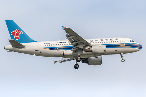 China Southern Airlines Airbus A319-100 B-6195 at Singapore Changi Airport (WSSS/SIN)