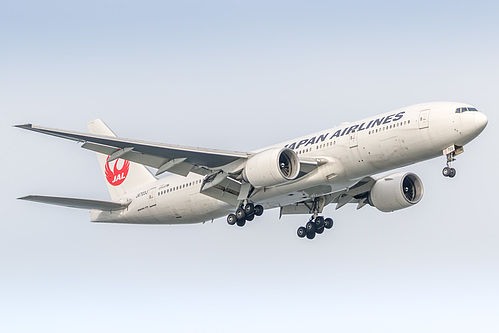 Japan Airlines Boeing 777-200ER JA703J at Singapore Changi Airport (WSSS/SIN)