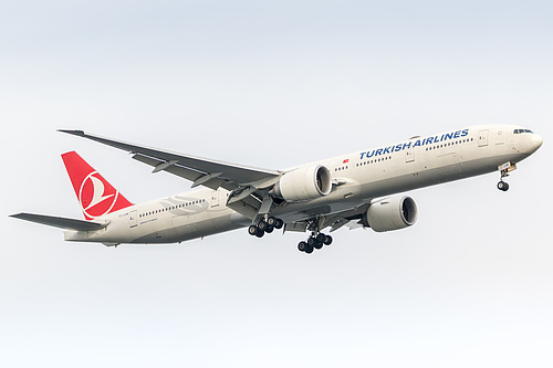Turkish Airlines Boeing 777-300ER TC-JJM at Singapore Changi Airport (WSSS/SIN) Turkish Airlines Boeing 777-300ER TC-JJM at Singapore Changi Airport (WSSS/SIN)