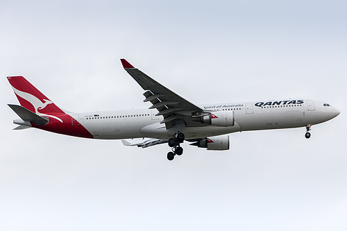 Qantas Airbus A330-300 VH-QPC at Singapore Changi Airport (WSSS/SIN)