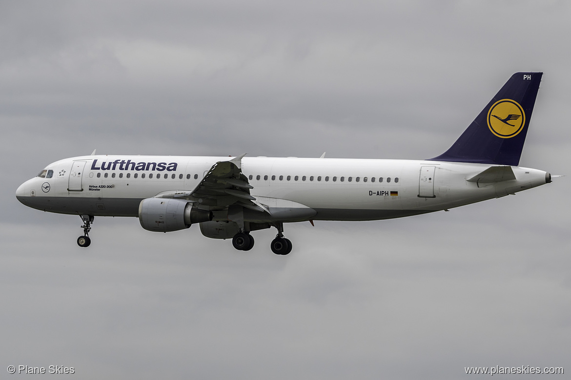 Lufthansa Airbus A320-200 D-AIPH at Birmingham International Airport (EGBB/BHX) Lufthansa Airbus A320-200 D-AIPH at Birmingham International Airport (EGBB/BHX)