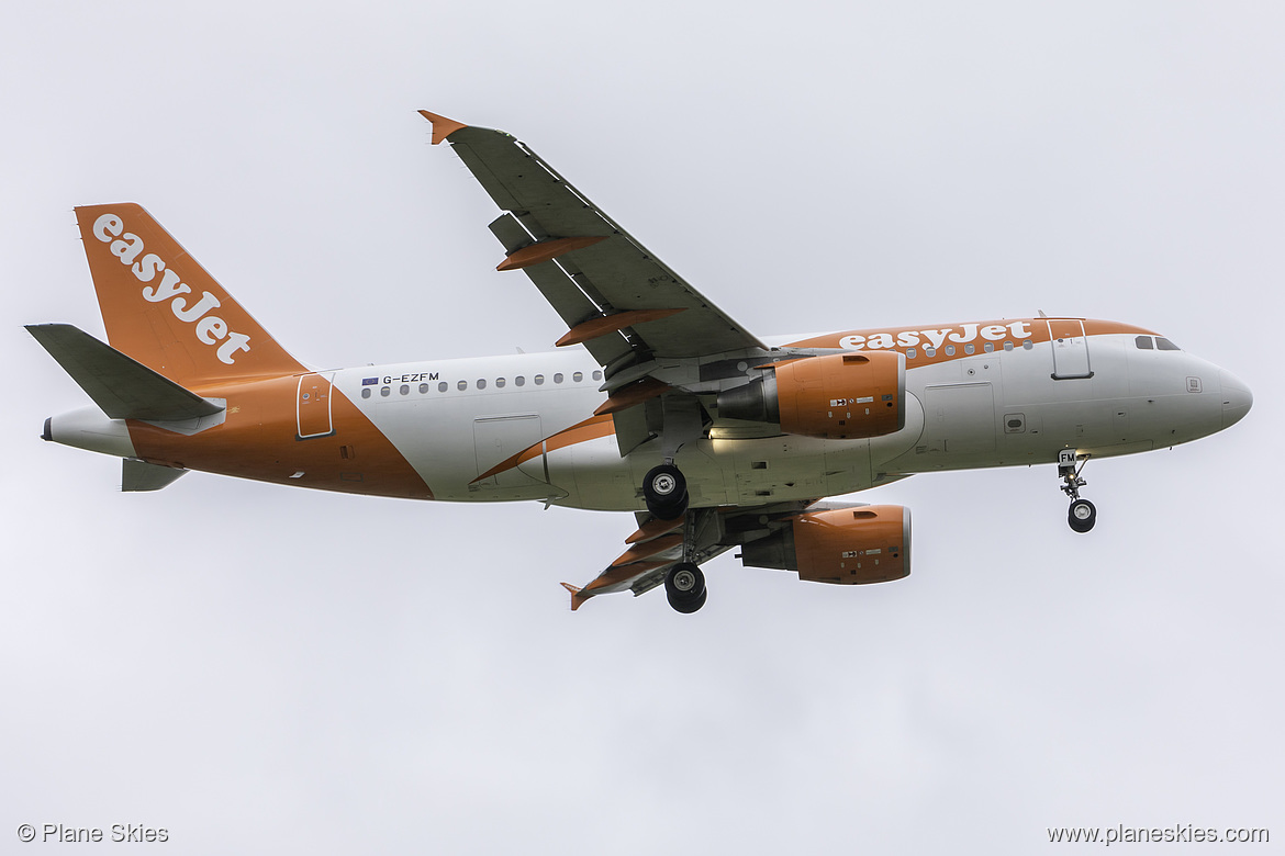 EasyJet Airbus A319-100 G-EZFM at Birmingham International Airport (EGBB/BHX)