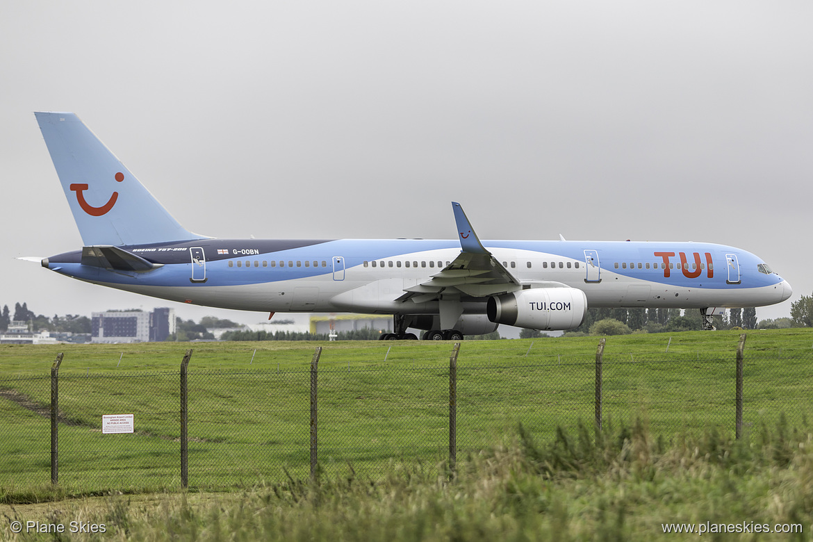 TUI UK Boeing 757-200 G-OOBN at Birmingham International Airport (EGBB/BHX) TUI UK Boeing 757-200 G-OOBN at Birmingham International Airport (EGBB/BHX)