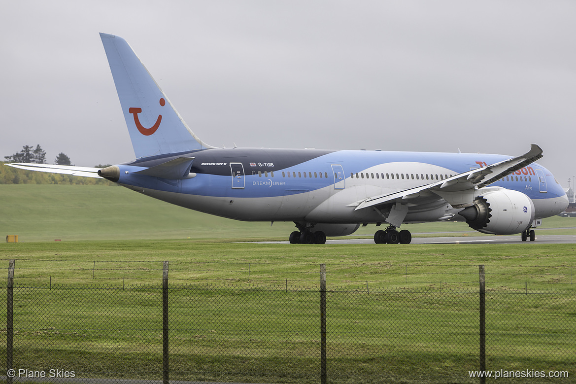 TUI UK Boeing 787-8 G-TUIB at Birmingham International Airport (EGBB/BHX)