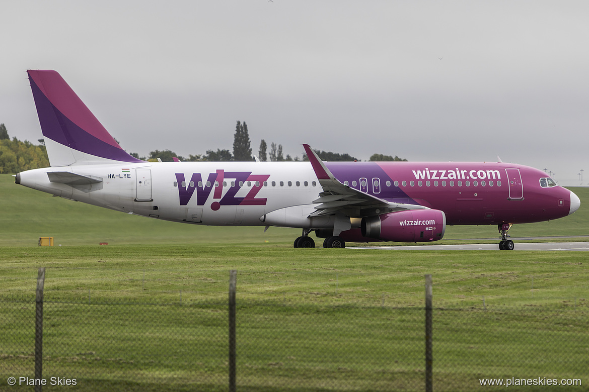 Wizz Air Airbus A320-200 HA-LYE at Birmingham International Airport (EGBB/BHX)