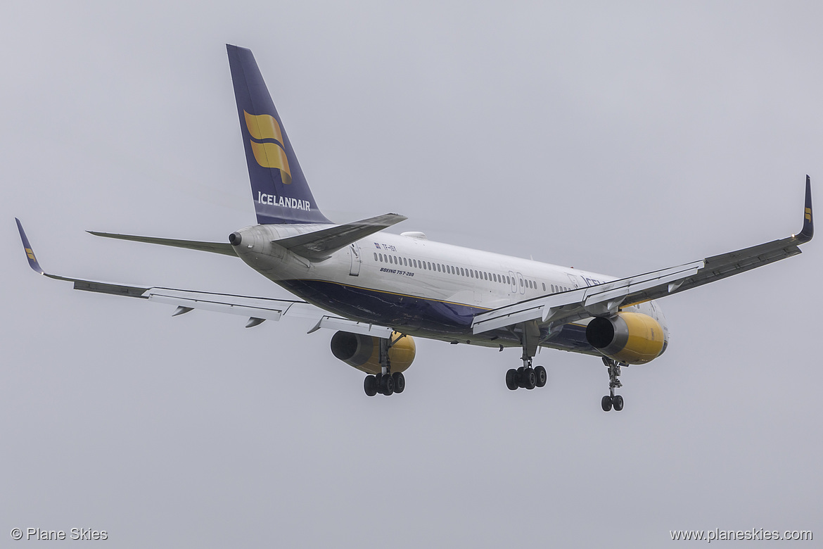 Icelandair Boeing 757-200 TF-ISY at Birmingham International Airport (EGBB/BHX)