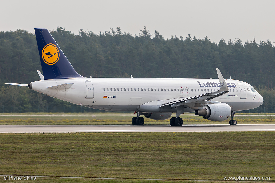 Lufthansa Airbus A320-200 D-AIUL at Frankfurt am Main International Airport (EDDF/FRA) Lufthansa Airbus A320-200 D-AIUL at Frankfurt am Main International Airport (EDDF/FRA)