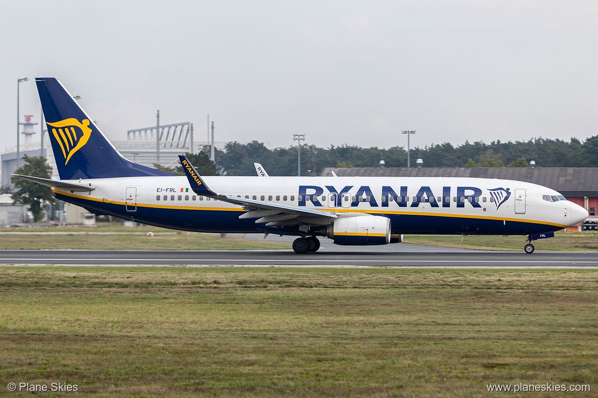 Ryanair Boeing 737-800 EI-FRL at Frankfurt am Main International Airport (EDDF/FRA) Ryanair Boeing 737-800 EI-FRL at Frankfurt am Main International Airport (EDDF/FRA)