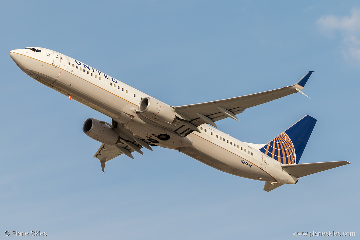 United Airlines Boeing 737-900ER N37462 at McCarran International Airport (KLAS/LAS) United Airlines Boeing 737-900ER N37462 at McCarran International Airport (KLAS/LAS)