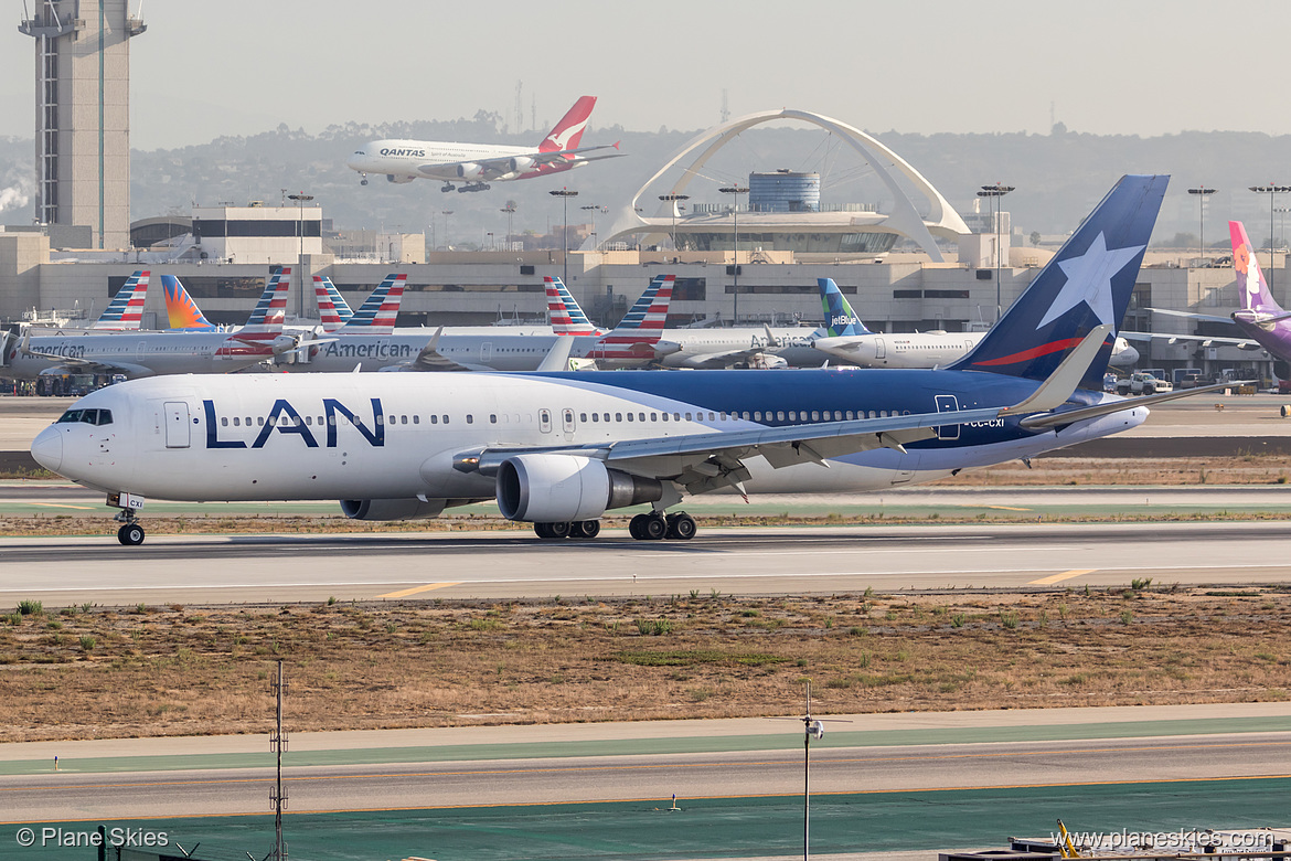 LATAM Chile Boeing 767-300ER CC-CXI at Los Angeles International Airport (KLAX/LAX)