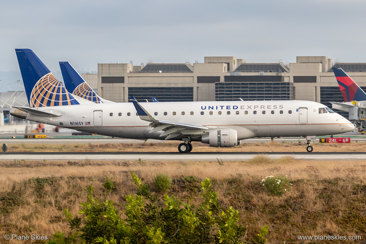 SkyWest Airlines Embraer ERJ-175 N116SY at Los Angeles International Airport (KLAX/LAX)