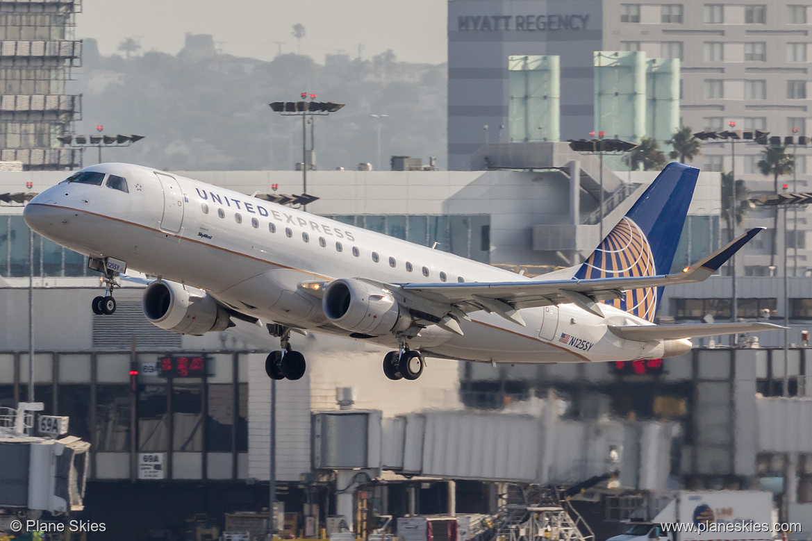 SkyWest Airlines Embraer ERJ-175 N125SY at Los Angeles International Airport (KLAX/LAX) SkyWest Airlines Embraer ERJ-175 N125SY at Los Angeles International Airport (KLAX/LAX)