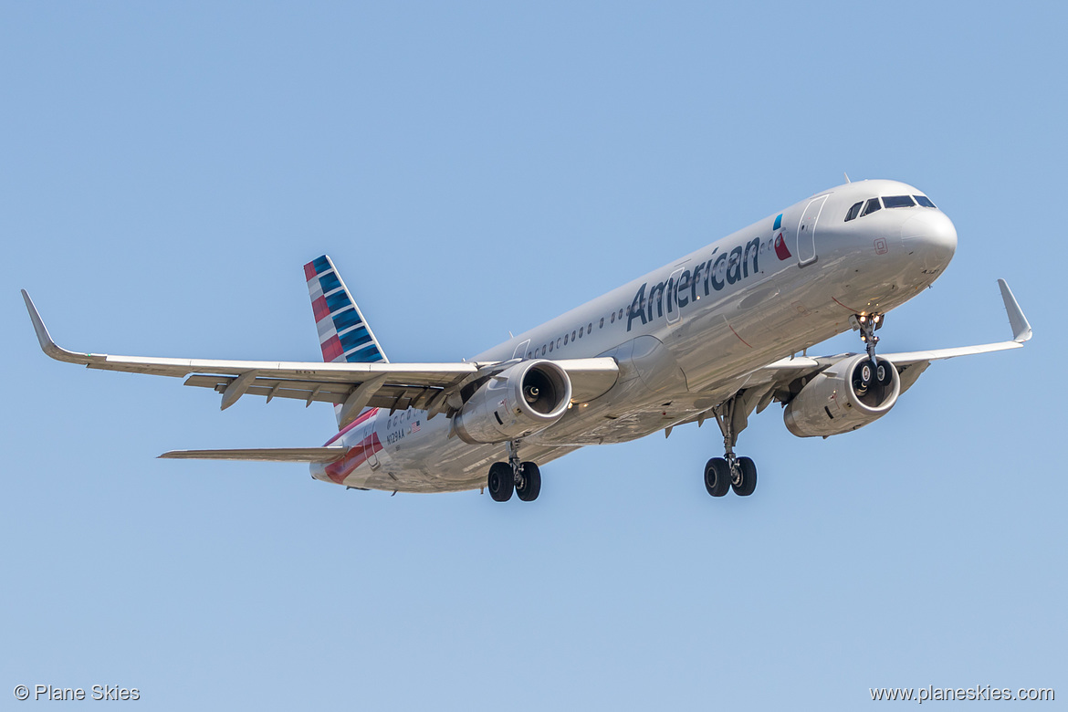 American Airlines Airbus A321-200 N129AA at Los Angeles International Airport (KLAX/LAX)