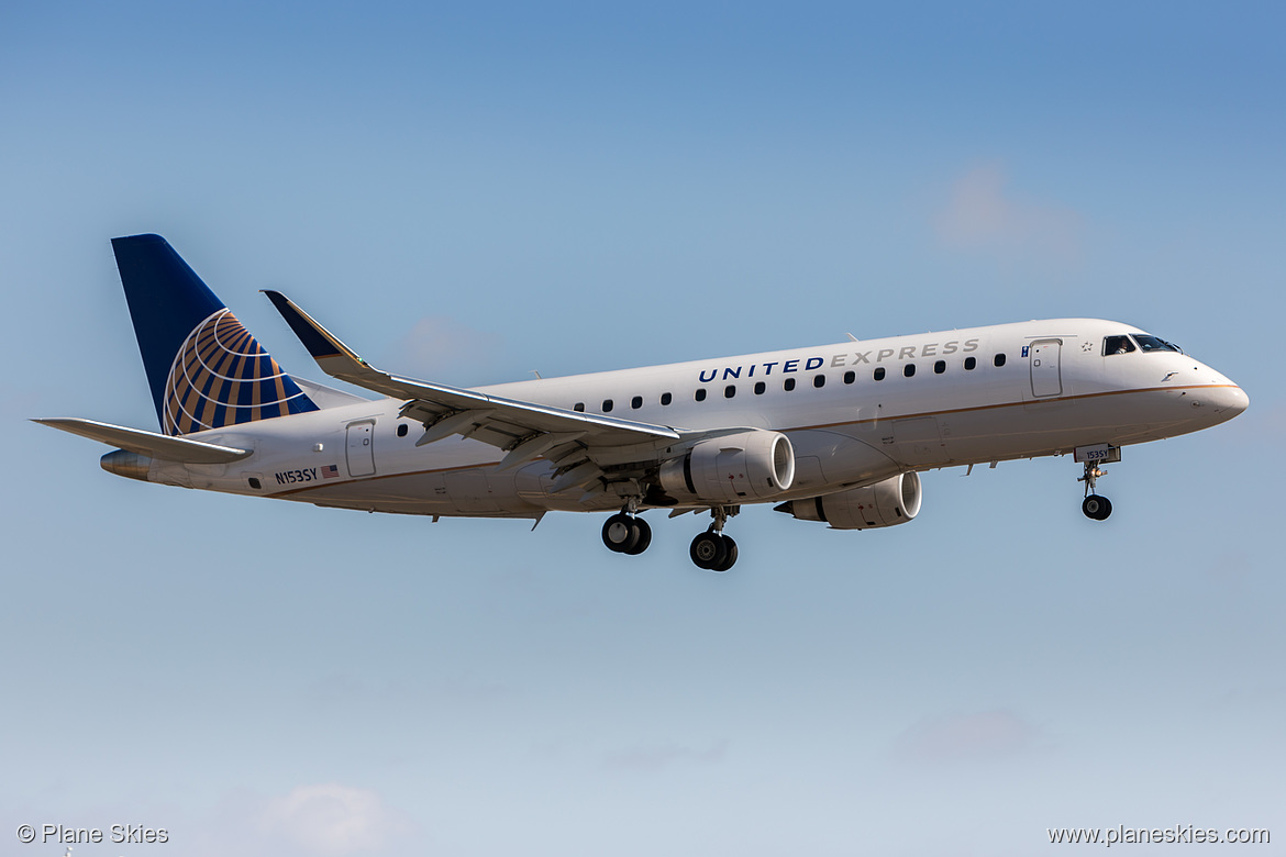 SkyWest Airlines Embraer ERJ-175 N153SY at Los Angeles International Airport (KLAX/LAX)