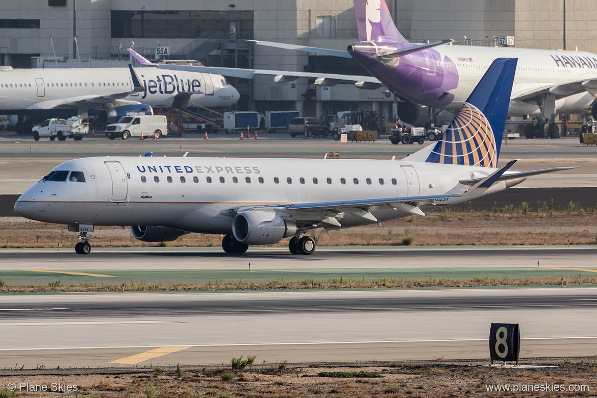 SkyWest Airlines Embraer ERJ-175 N162SY at Los Angeles International Airport (KLAX/LAX)