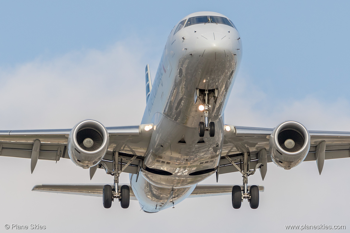 Compass Airlines Embraer ERJ-175 N201NN at Los Angeles International Airport (KLAX/LAX)