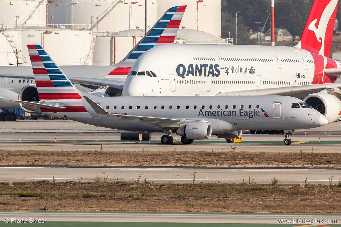 Compass Airlines Embraer ERJ-175 N203NN at Los Angeles International Airport (KLAX/LAX)