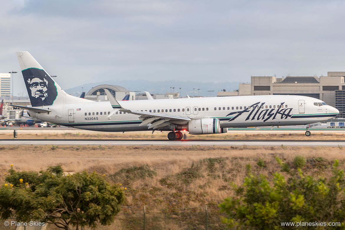 Alaska Airlines Boeing 737-900 N320AS at Los Angeles International Airport (KLAX/LAX) Alaska Airlines Boeing 737-900 N320AS at Los Angeles International Airport (KLAX/LAX)