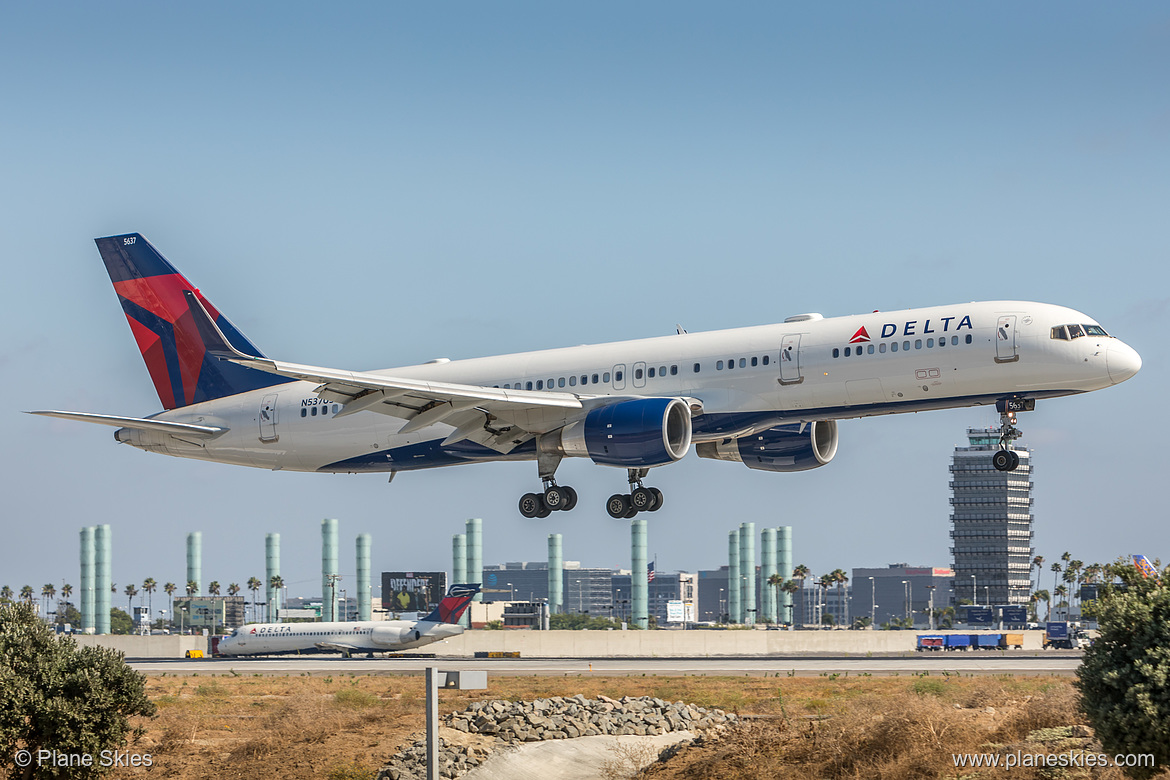Delta Air Lines Boeing 757-200 N537US at Los Angeles International Airport (KLAX/LAX) Delta Air Lines Boeing 757-200 N537US at Los Angeles International Airport (KLAX/LAX)