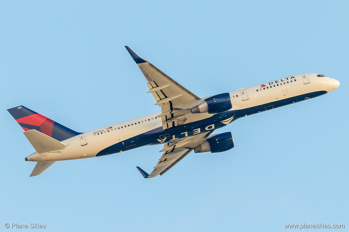 Delta Air Lines Boeing 757-200 N537US at Los Angeles International Airport (KLAX/LAX) Delta Air Lines Boeing 757-200 N537US at Los Angeles International Airport (KLAX/LAX)