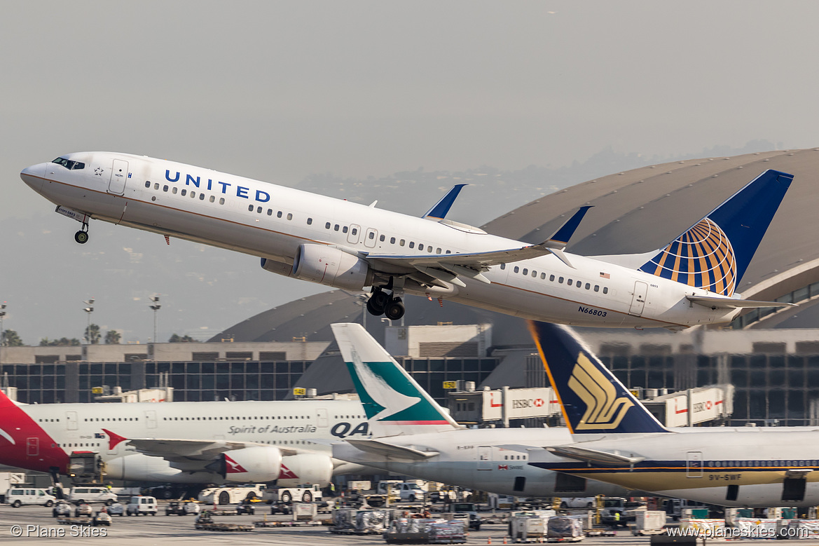 United Airlines Boeing 737-900ER N66803 at Los Angeles International Airport (KLAX/LAX)