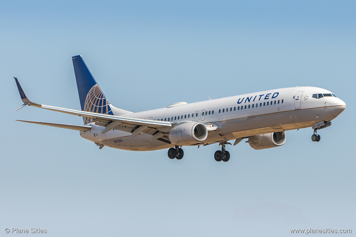United Airlines Boeing 737-900ER N67815 at Los Angeles International Airport (KLAX/LAX)