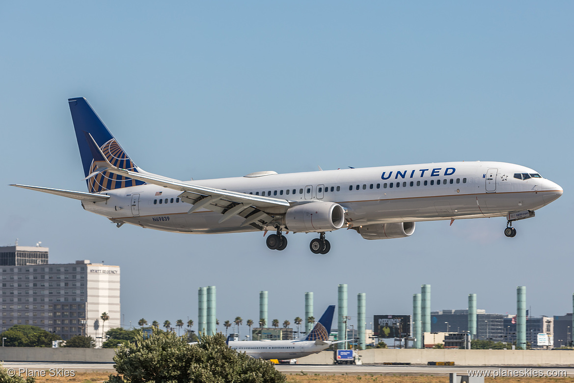 United Airlines Boeing 737-900ER N69839 at Los Angeles International Airport (KLAX/LAX)