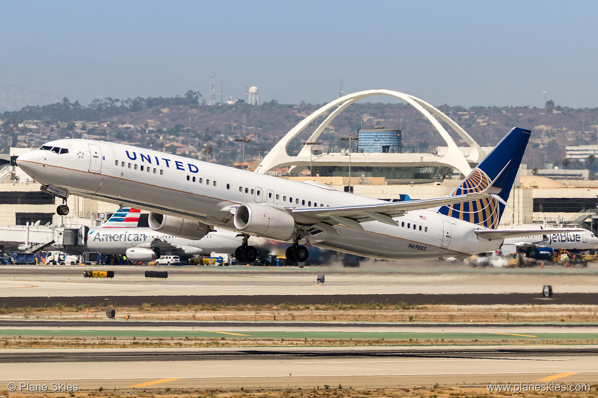 United Airlines Boeing 737-900ER N69885 at Los Angeles International Airport (KLAX/LAX)