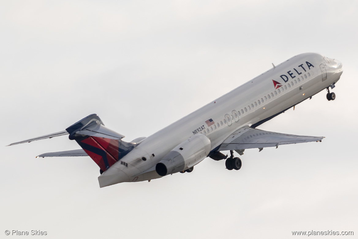 Delta Air Lines Boeing 717-200 N892AT at Los Angeles International Airport (KLAX/LAX) Delta Air Lines Boeing 717-200 N892AT at Los Angeles International Airport (KLAX/LAX)