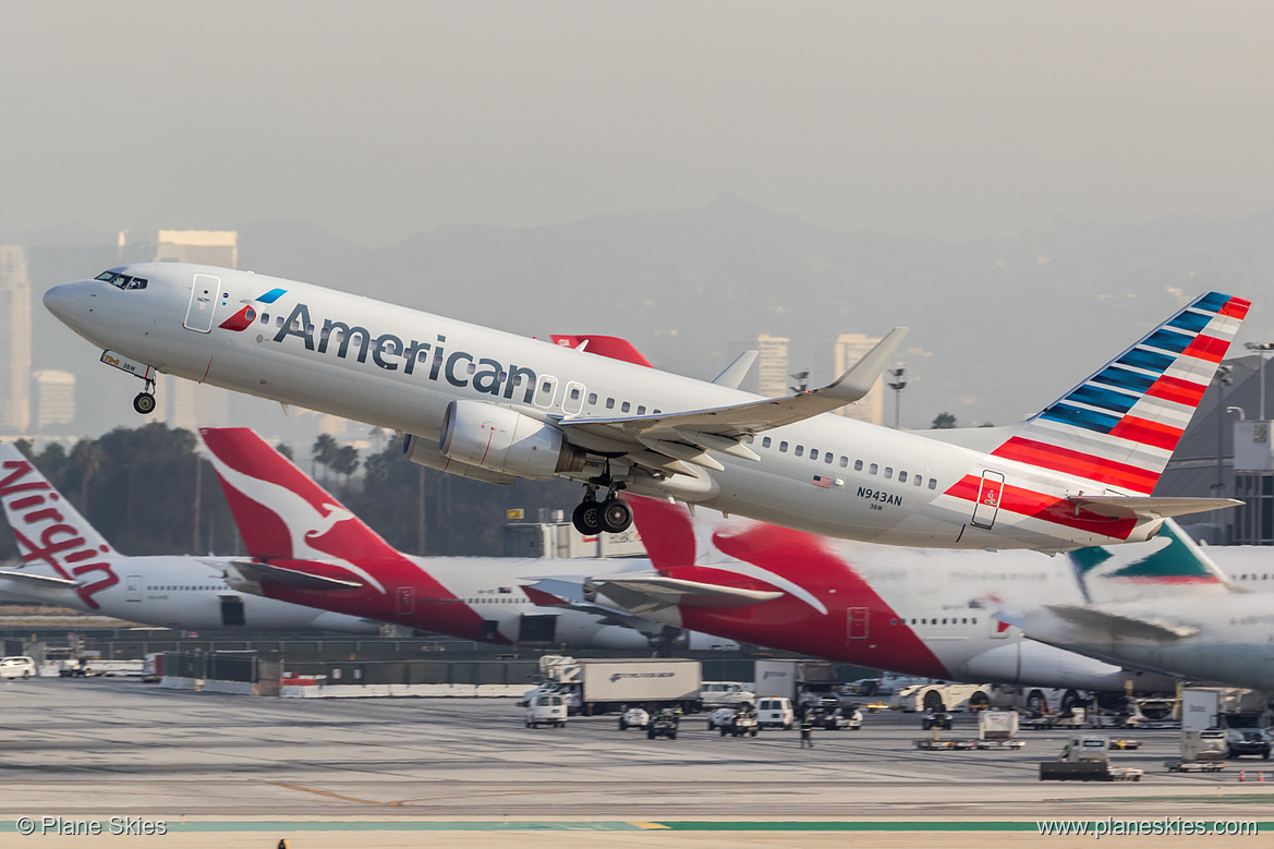 American Airlines Boeing 737-800 N943AN at Los Angeles International Airport (KLAX/LAX)